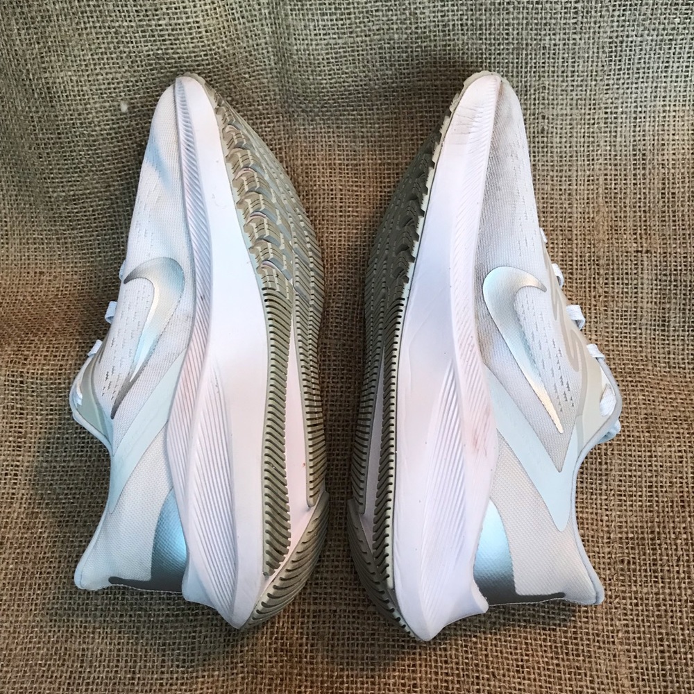 Nike Women’s Zoom Winflo White Silver Size 6 - Picture 6 of 10
